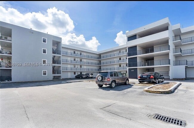 Building Photo - 5825 W 25th Ct Unit 311