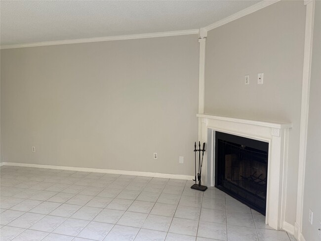 Building Photo - 2120 El Paseo St Unit 209