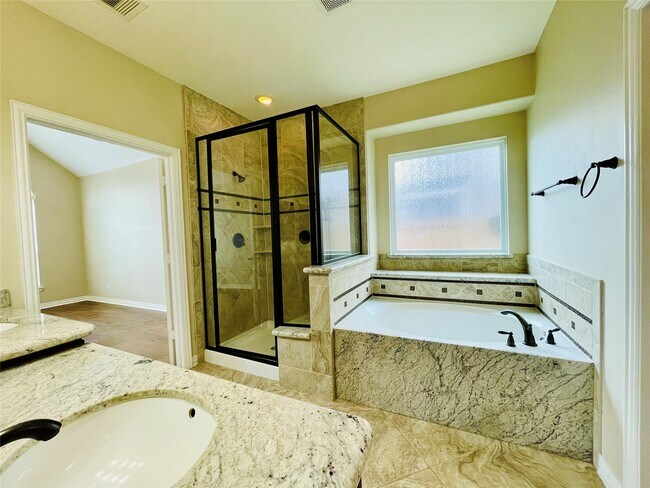 Photo - 14303 Tasmania Ct