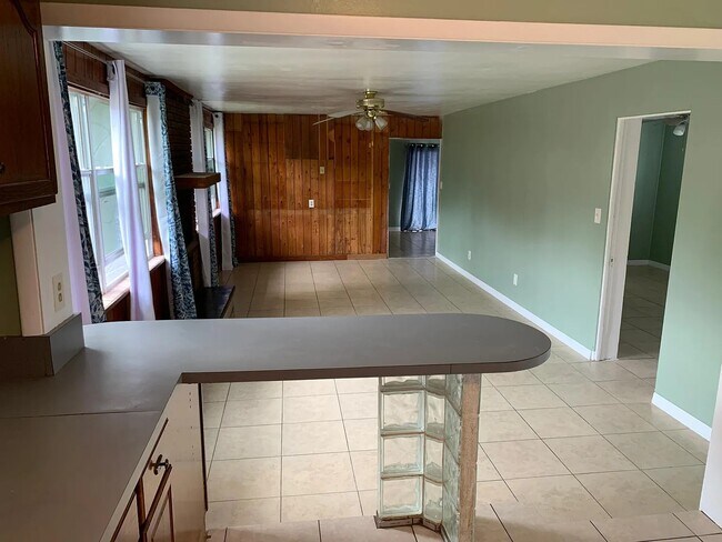 Photo - 7075 47th St N