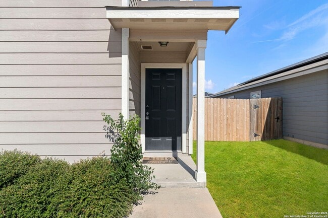 Photo - Charming Home Awaits: Spacious & Modern Living in a Prime Location