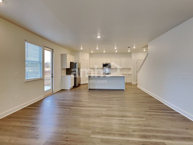 Photo - 209 Chase Ln