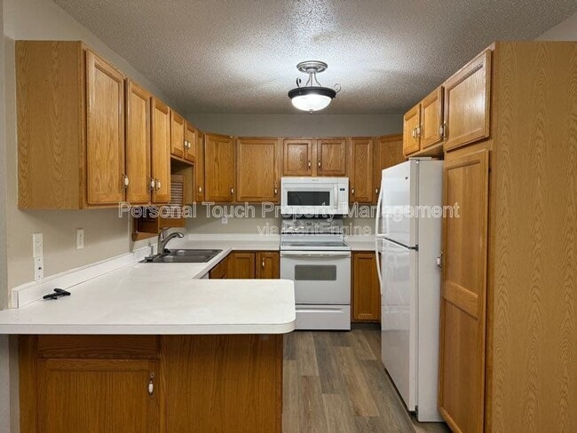 Building Photo - 2736-33 1/2 33 1/2 Ave S