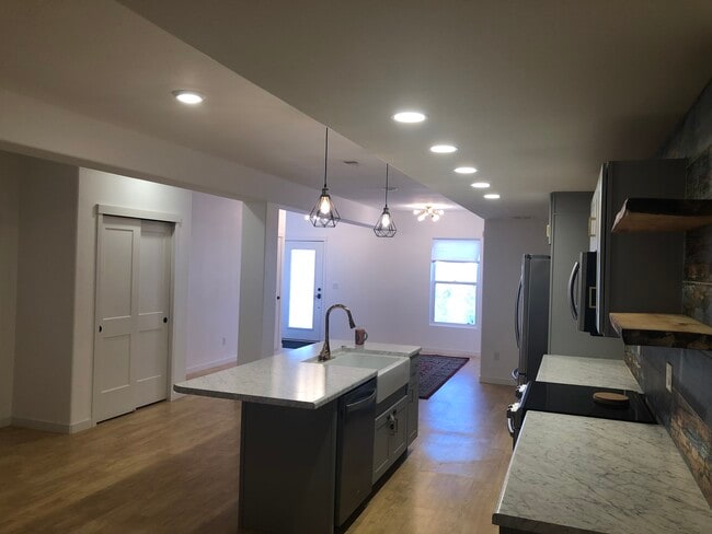 Photo - 652 6th St Unit A
