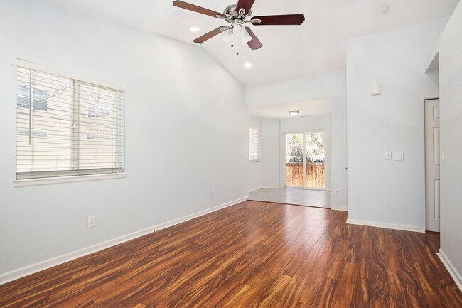 Photo - Beautiful 3 bed / 2 bath duplex in Uptown Neighborhood!