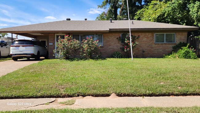 Building Photo - 4108 Parkway Dr Rental