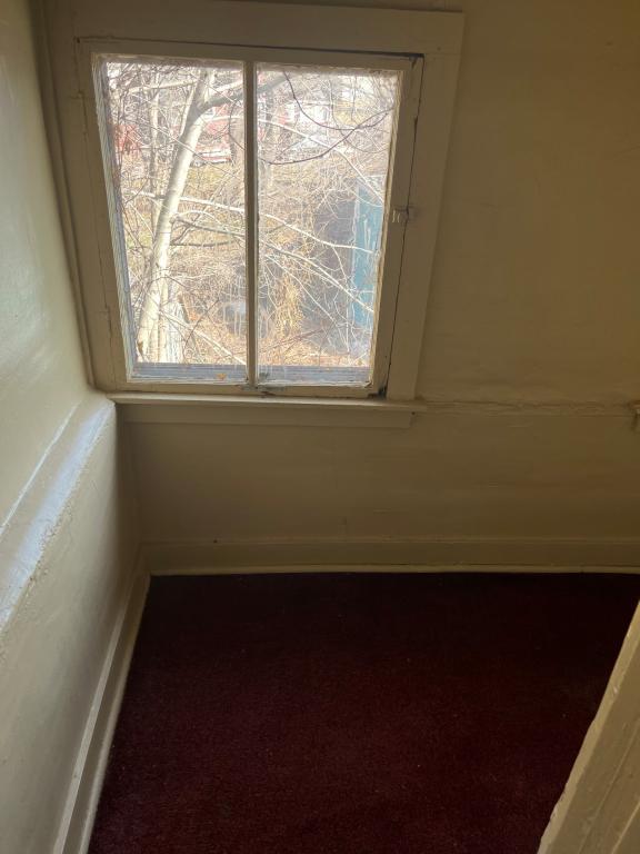 Photo - 512 W Broadway St