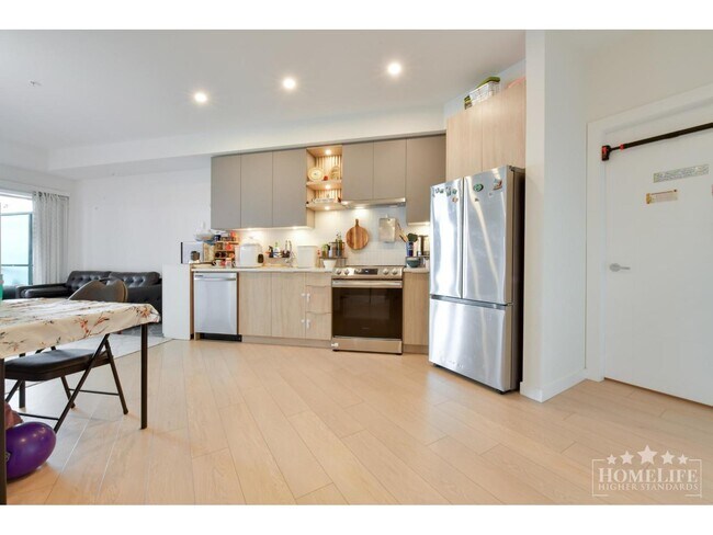 Photo - 20695 Eastleigh Crescent Unit 414