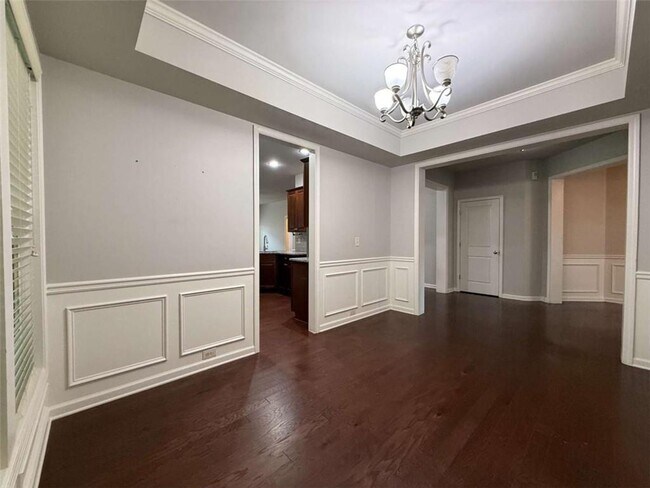 5115 Breezewood Cir