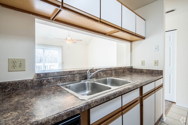 1BR, 1BA - 700SF