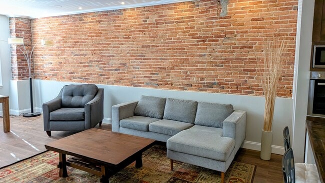 Building Photo - 628 Portland St