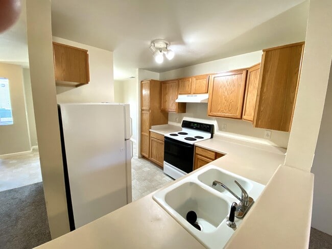 Photo - 2030 Brookhurst St