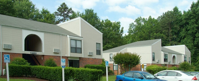 Photo - Giles Apartments