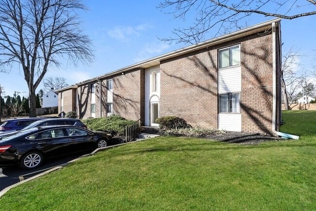 Building Photo - 25 Kings Ct Unit #25