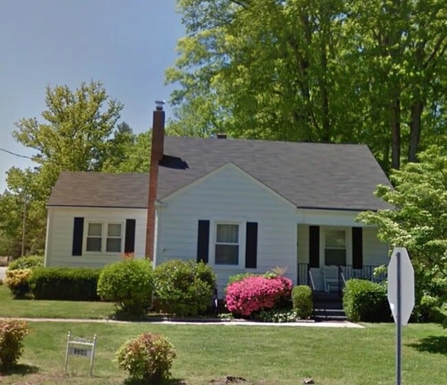 Building Photo - 2601 Stratford Dr