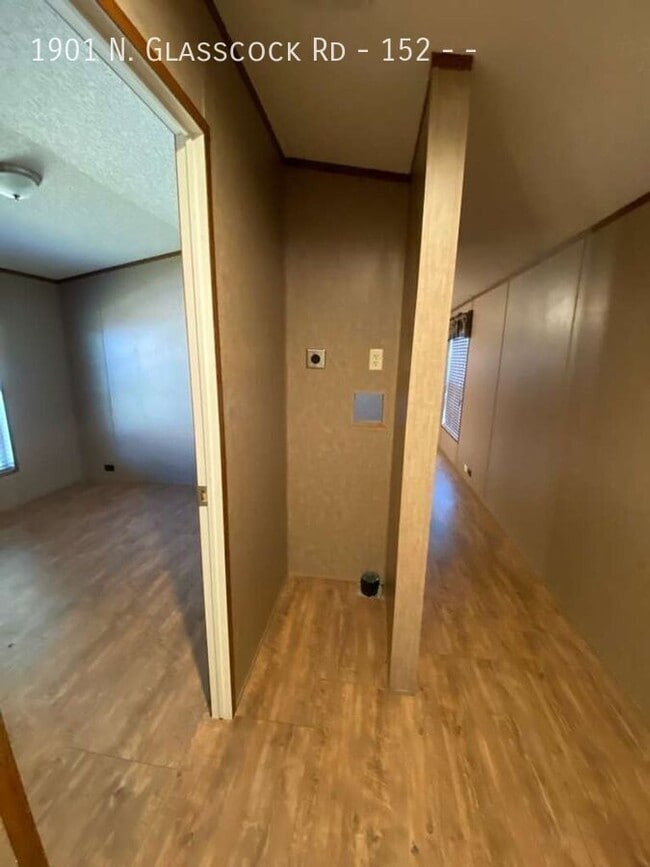 Photo - 1901 N Glasscock Rd