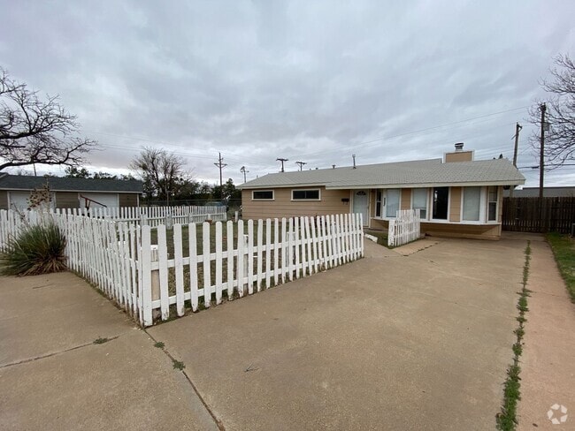 Building Photo - 3 Bed 1 Bath Now Available in east Lubbock Rental
