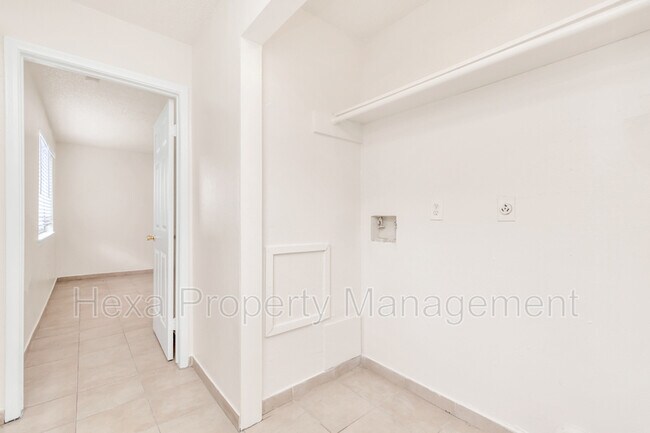 Photo - 6021 Bonn Echo Ln Unidad 2 bedroom