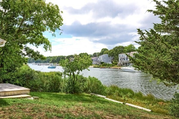 Photo - 171 Edgewater Dr W