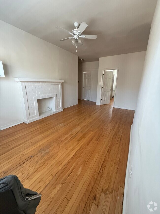 Building Photo - 706 W Roscoe St Unit 724-732-3N Rental