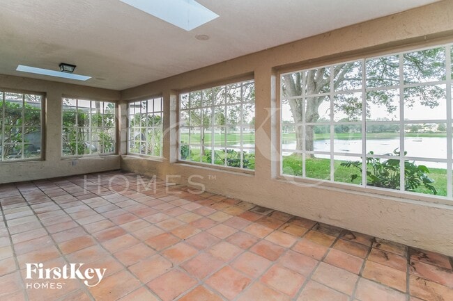 Photo - 372 Fairgreen Pl