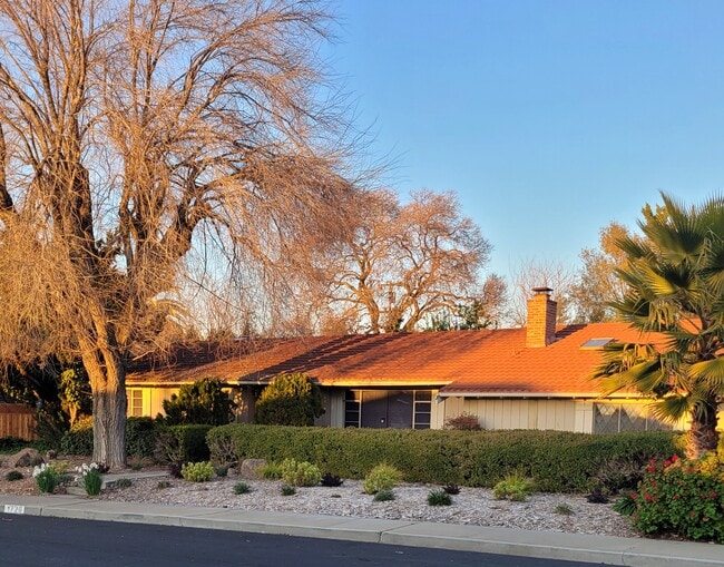 Photo - 1726 Crescent Dr