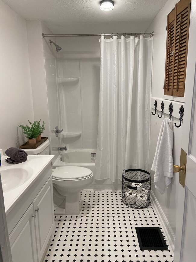 Photo - 1309 W Walnut St