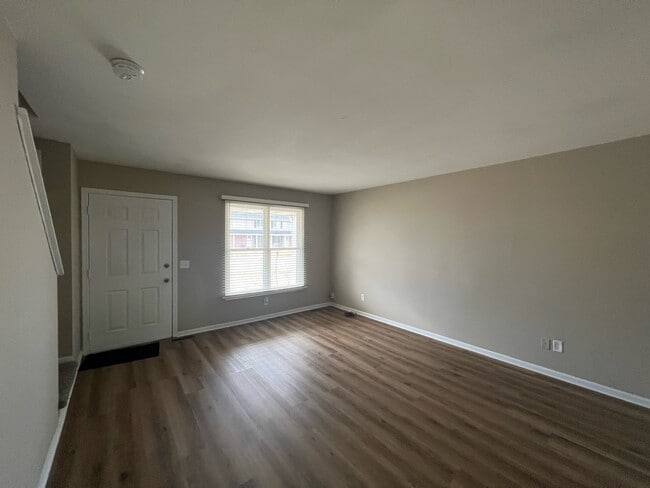 Photo - 111 Colonial Pkwy