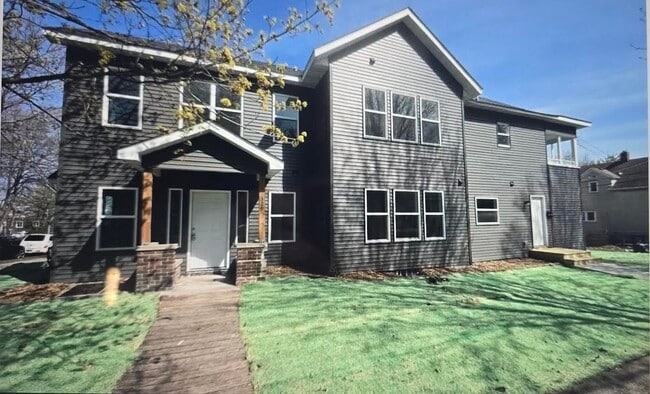Building Photo - 329 30th Ave N Unit 1