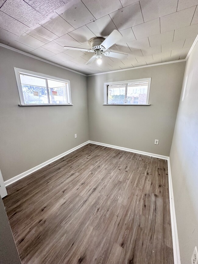 Photo - 3835 Sherwood St