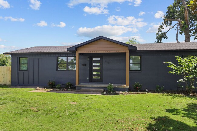 Photo - 809 Carson Dr
