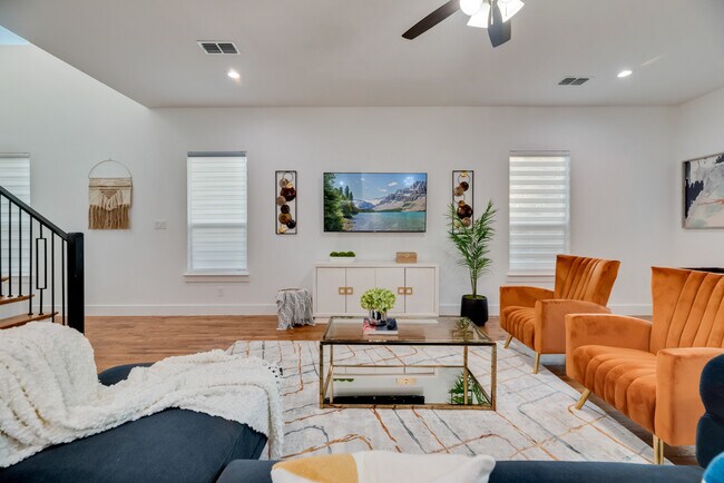 Photo - 2039 Angelina Dr