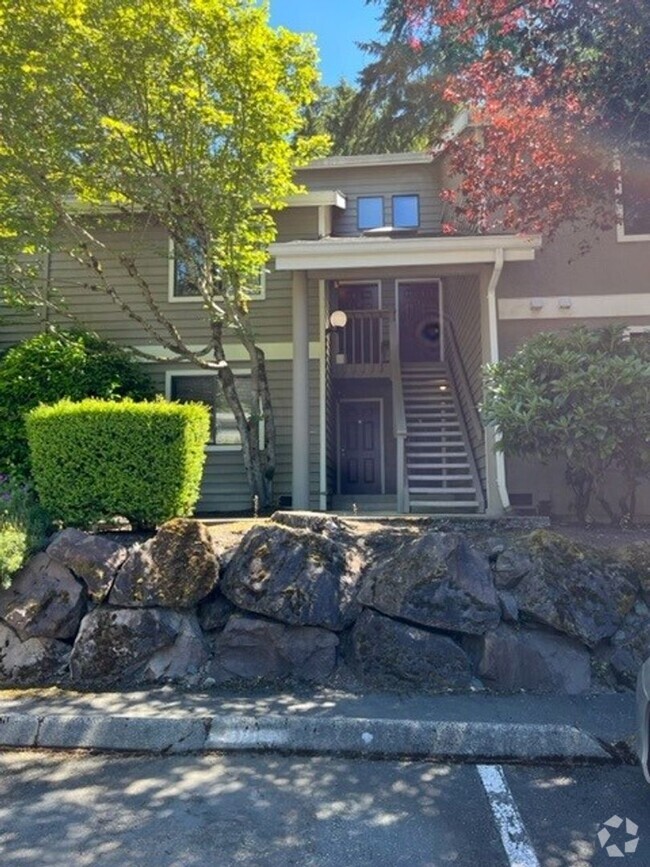 Building Photo - 2 Bd / 1 Ba Kirkland Condo Unit D2