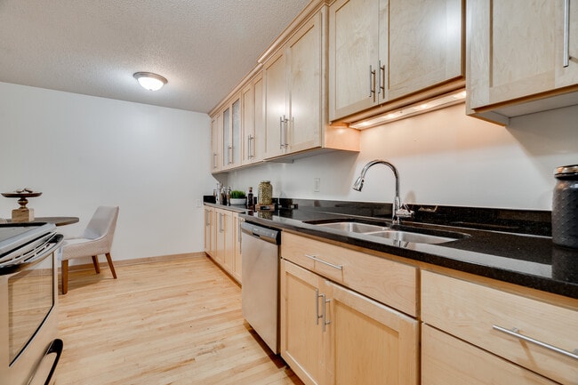311 Kenwood Pkwy