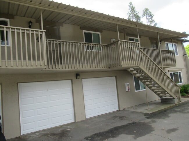 Building Photo - Fleming Manor Unit Apt B