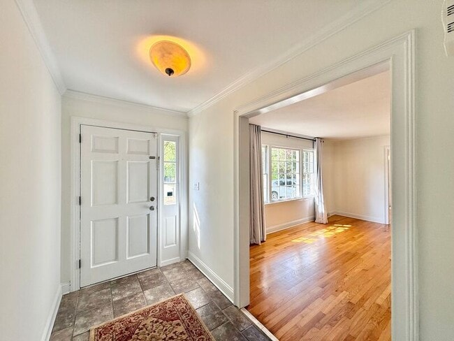 Photo - 1402 Hedgelawn Way