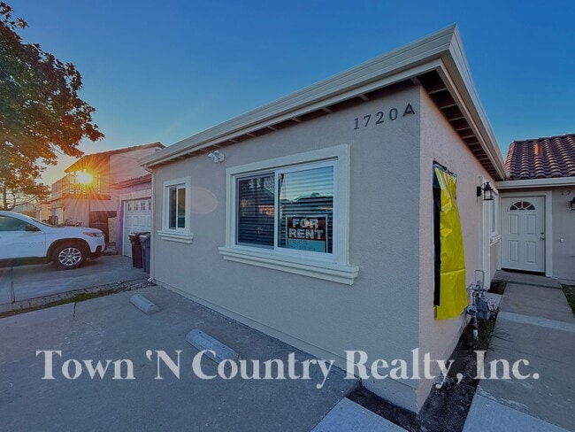 Building Photo - 1720 Cherokee Dr Unit 1720 -  A