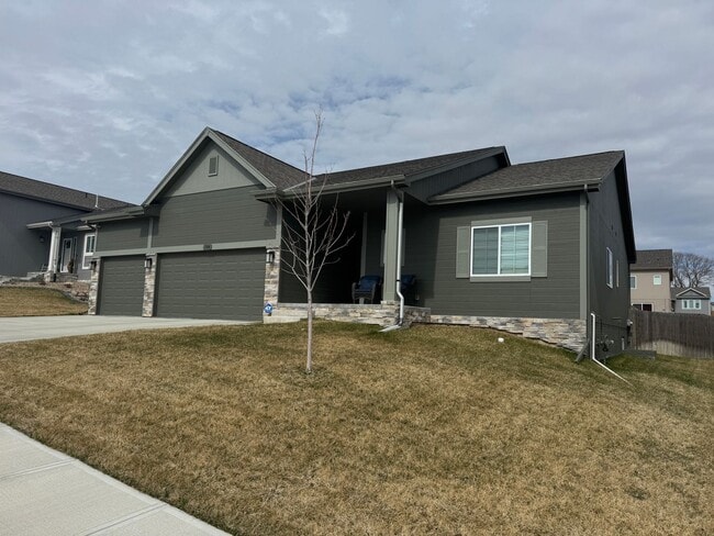 Building Photo - 1914 Hummingbird Dr