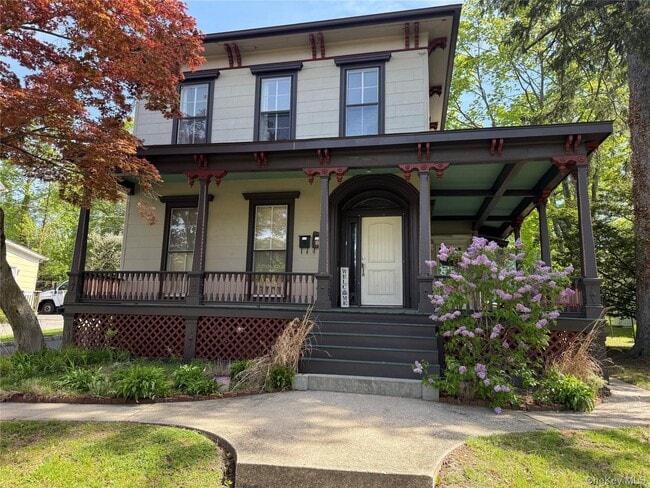 Building Photo - 805 Main St