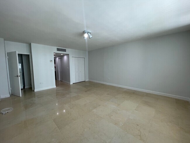Photo - 999 Brickell Bay Dr