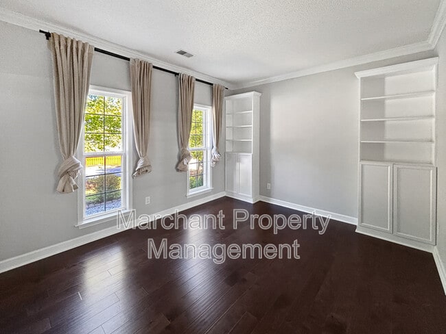 Photo - 6 Twickenham Dr