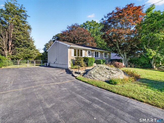33 Cindy Ln