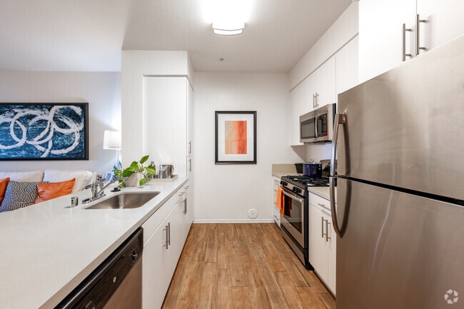 1BD, 1BA - 679SF - Kitchen
