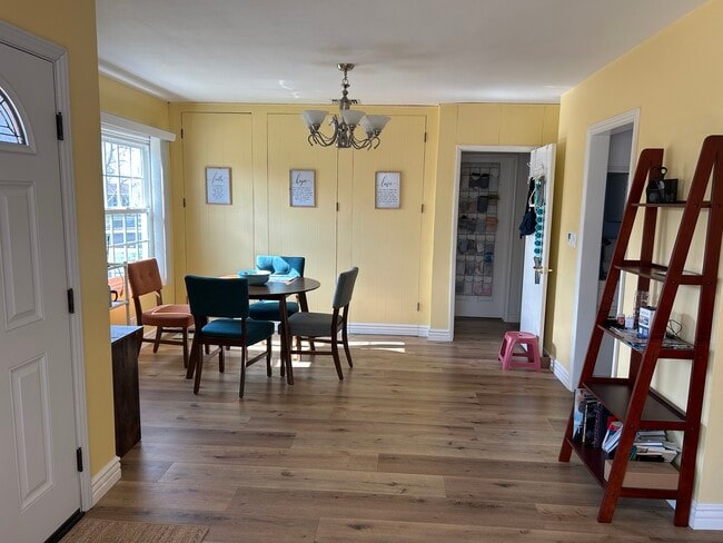 Photo - 637 Dornie St