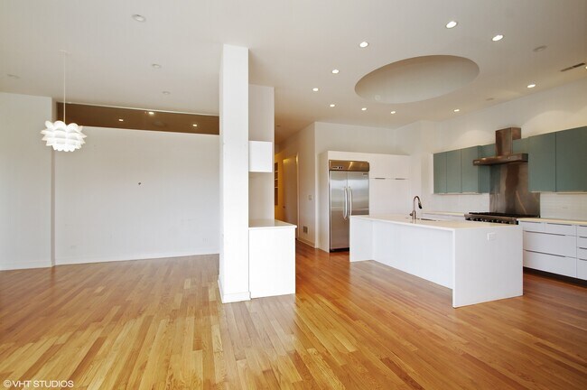 Photo - 914 W Hubbard St