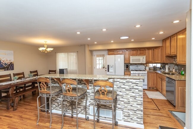 Photo - BEAUTIFUL 4BD SPLIT-LEVEL HOME in VILLA LO...