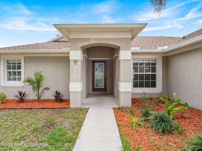 Photo - 567 Consolata Ave NW