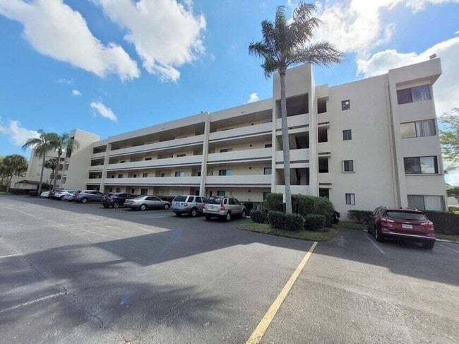 Building Photo - 3154 Via Poinciana Unit 214