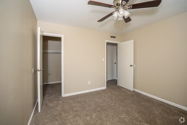 1BR, 1BA - 620SF - Bedroom