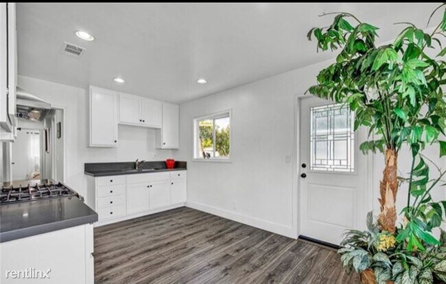 Photo - 3 br, 2 bath House - 310 S. Western st.